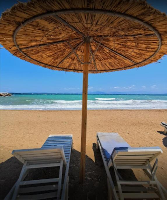 Honeybee 1 - Sunny Studio In The Center Of Rafina Buitenkant foto